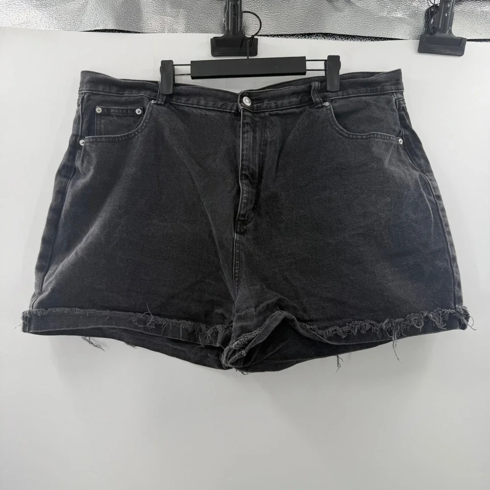 ASOS DESIGN Curve Womens High Waisted Denim Shorts Washed Black Raw Hem Size 18
